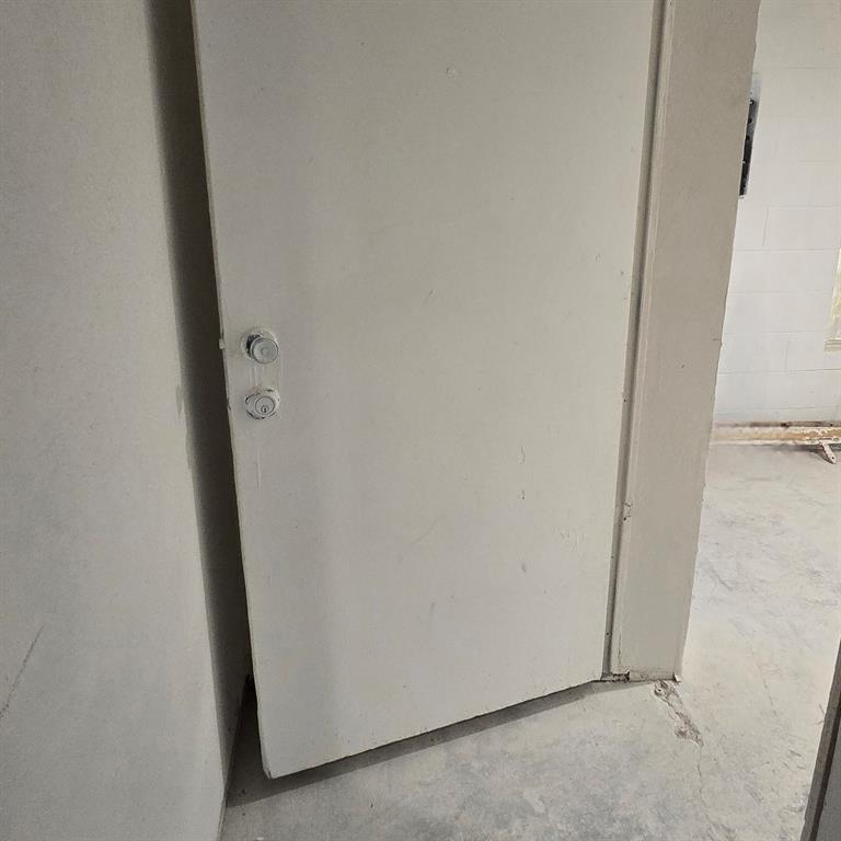 1325 S Riverside Drive Property Photo 17