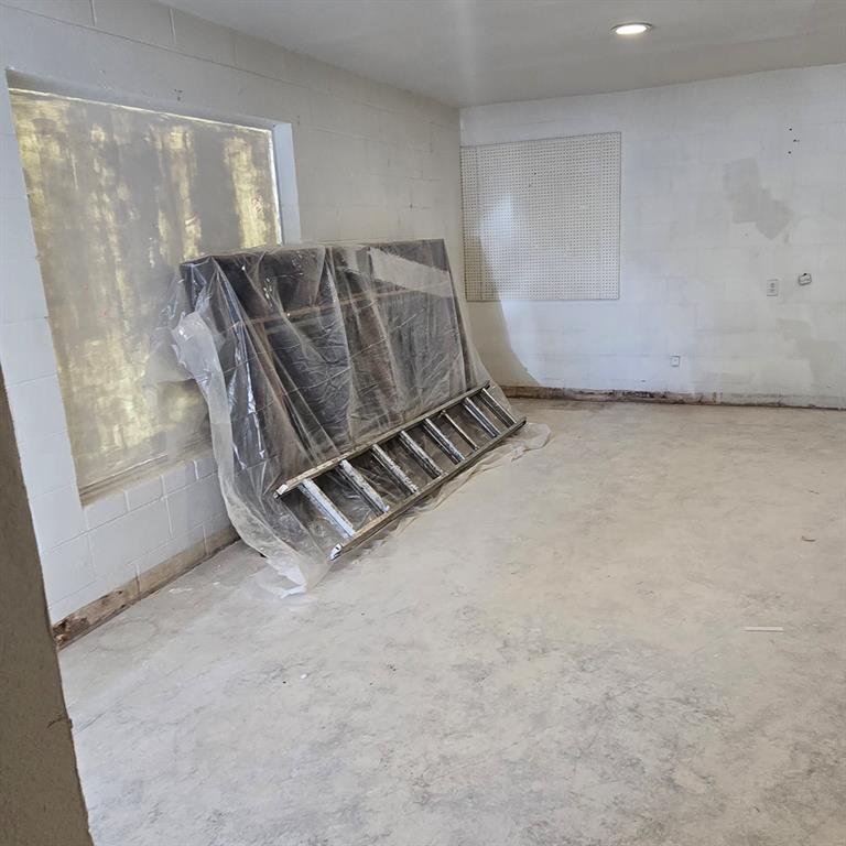 1325 S Riverside Drive Property Photo 19