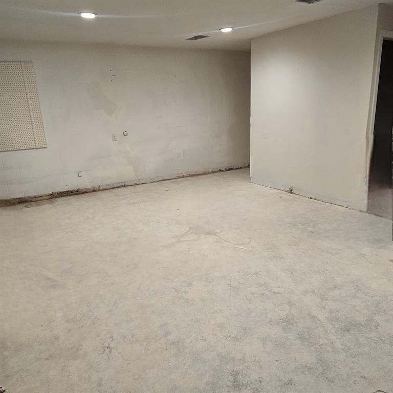1325 S Riverside Drive Property Photo 20