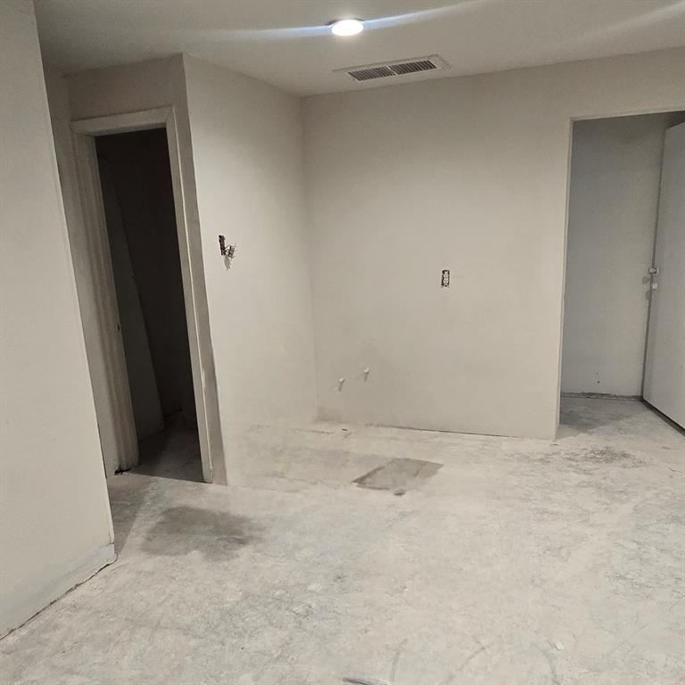 1325 S Riverside Drive Property Photo 22