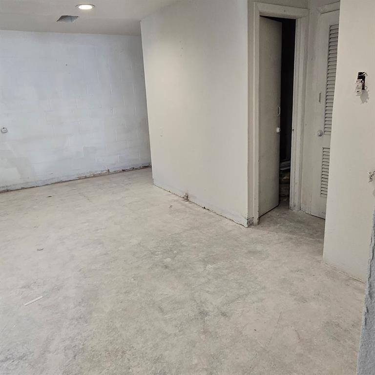 1325 S Riverside Drive Property Photo 23