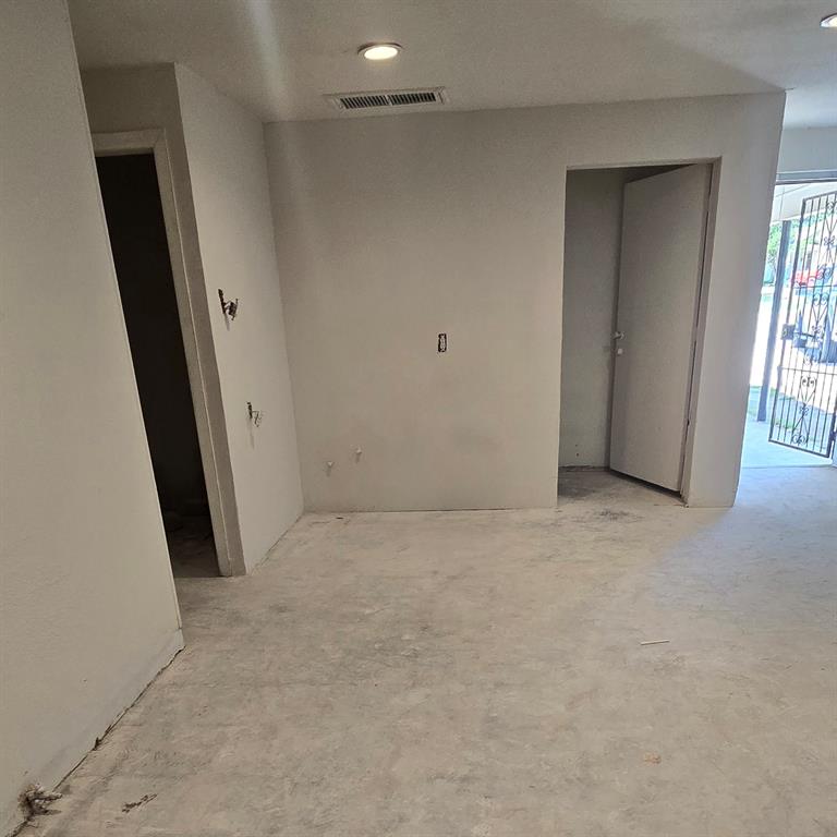 1325 S Riverside Drive Property Photo 24