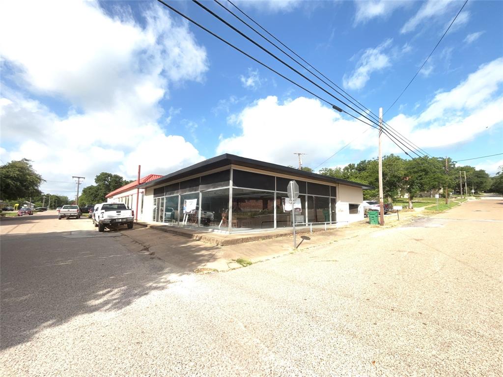 207 S Bell Street Property Photo 1