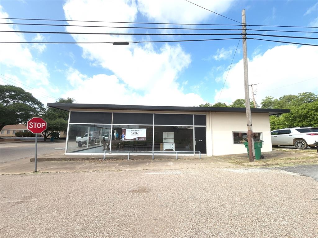 207 S Bell Street Property Photo 2