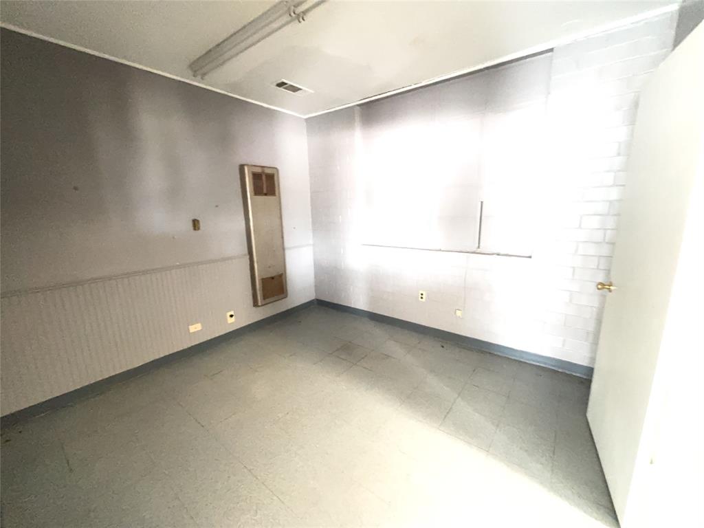 207 S Bell Street Property Photo 6