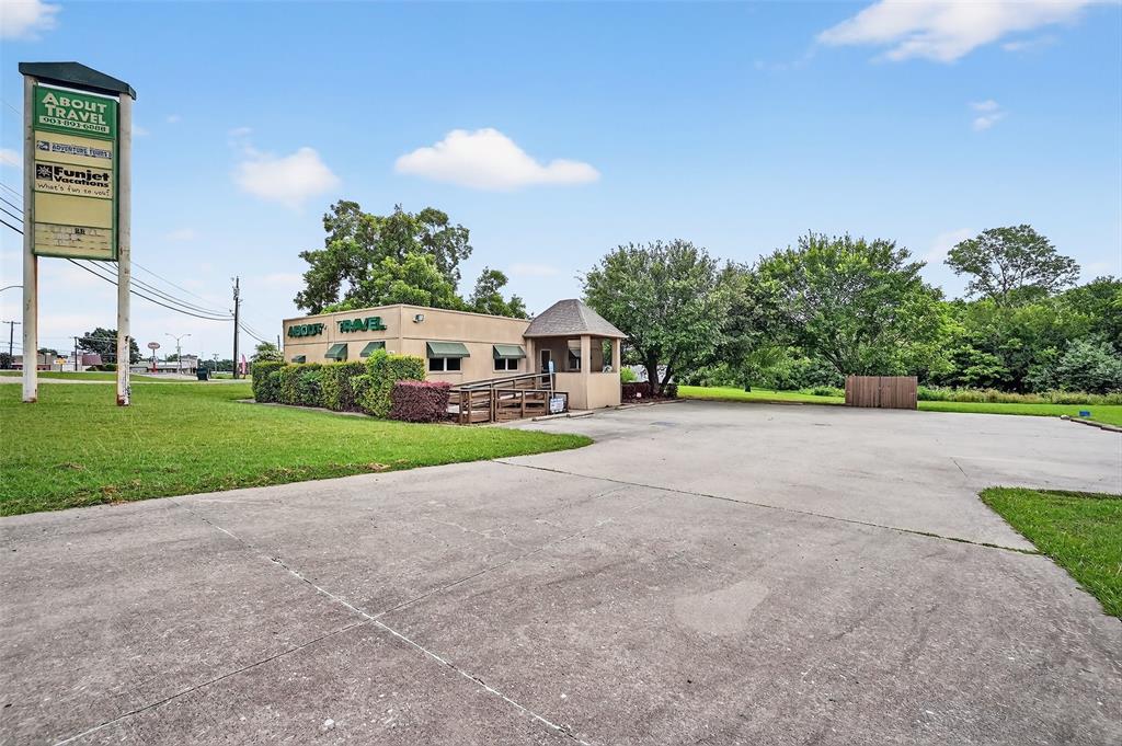 5011 Texoma Parkway Property Photo 1
