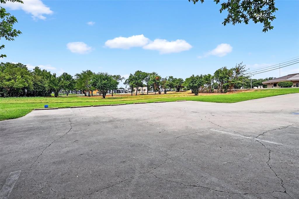 5011 Texoma Parkway Property Photo 5