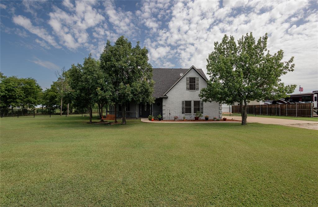 9114 County Road 4116 Property Photo 1