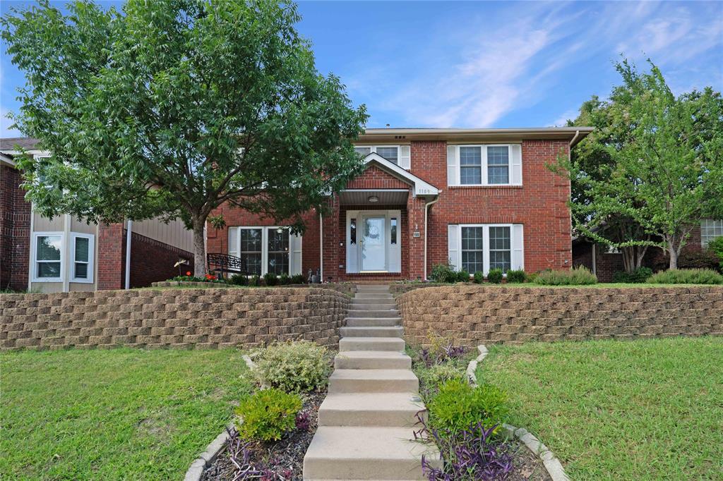 1109 Holly Drive Property Photo 1