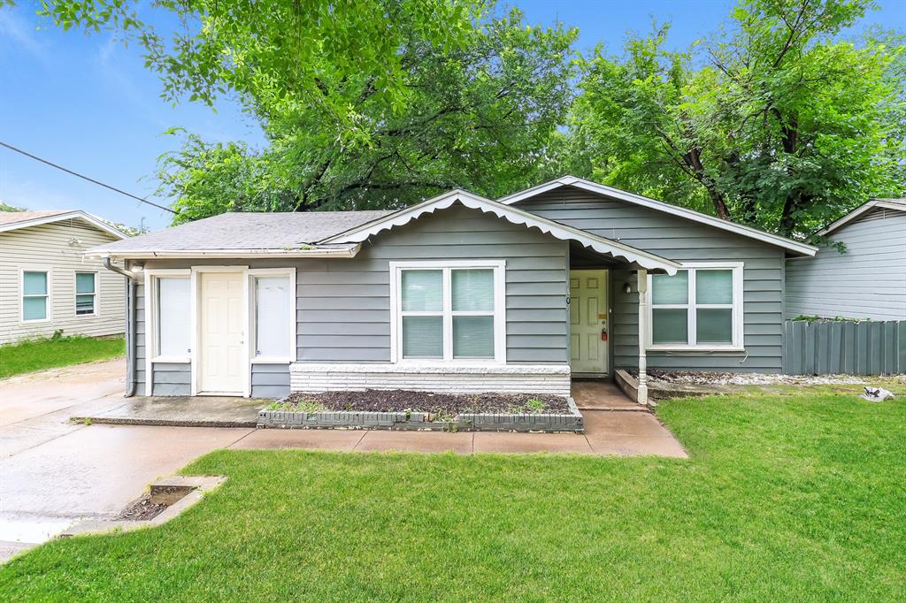 1407 Gibbins Road Property Photo 1