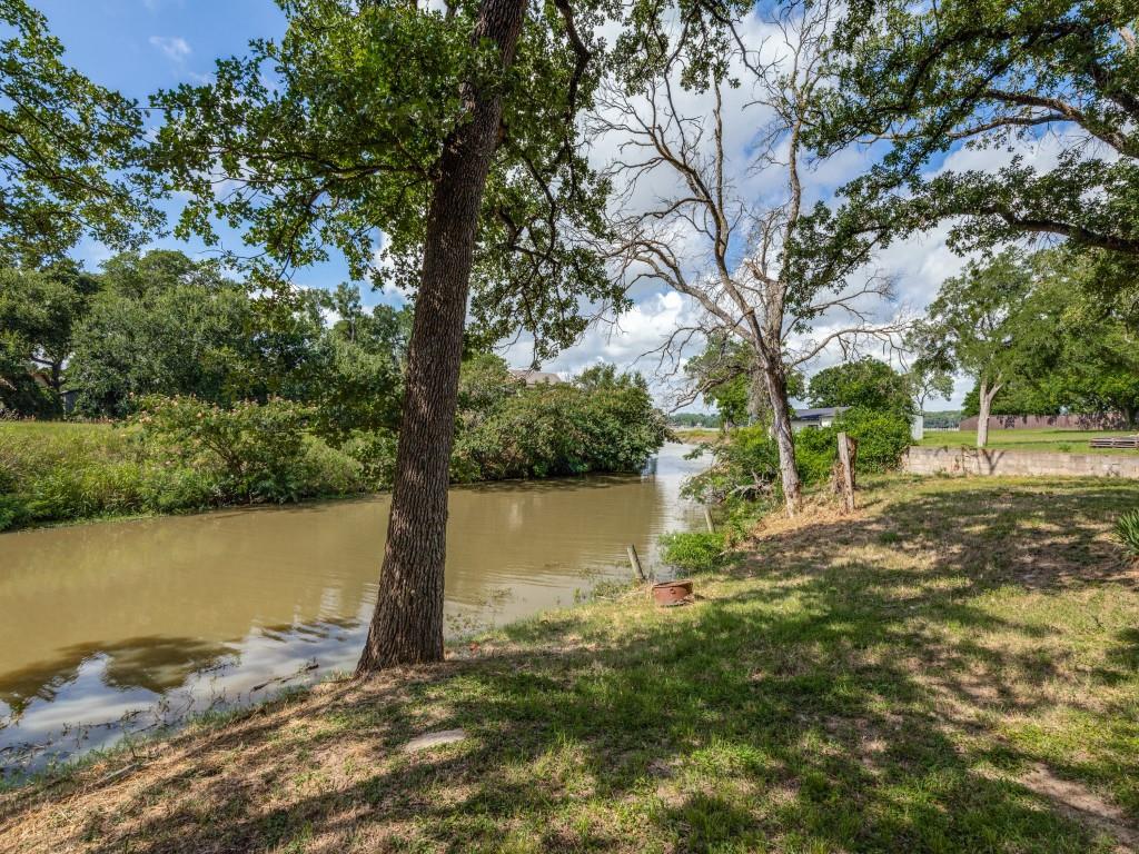 315 County Road 4874 Property Photo 1
