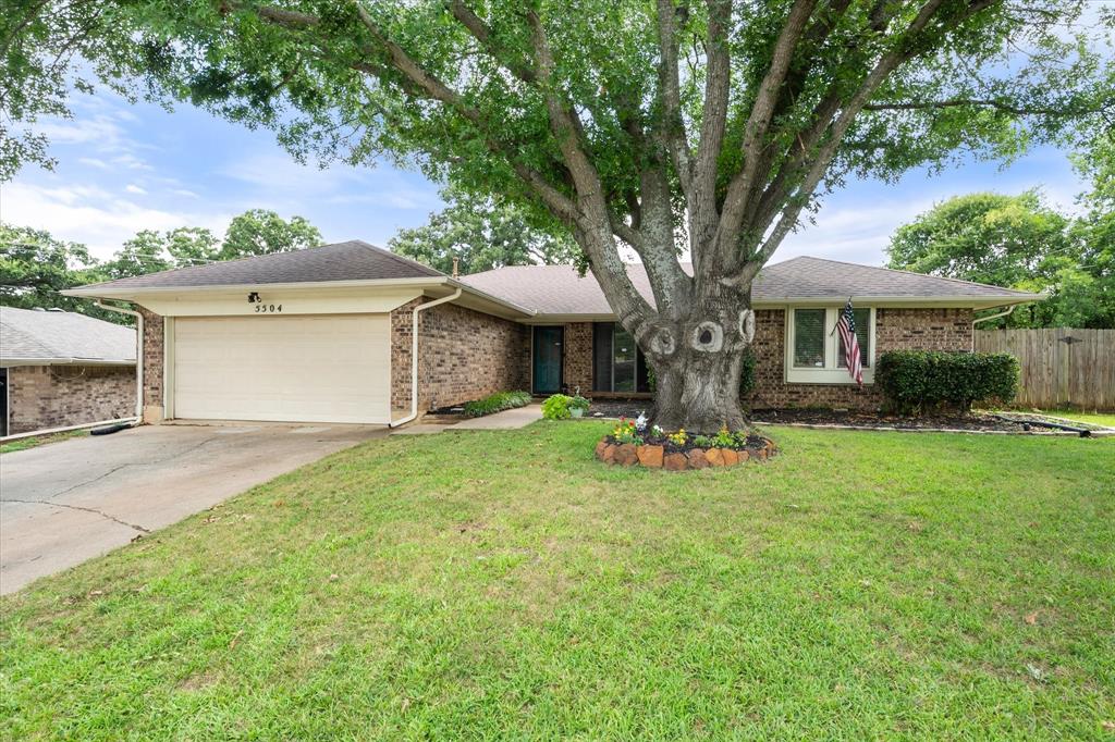 5504 Forest Bend Drive Property Photo 1