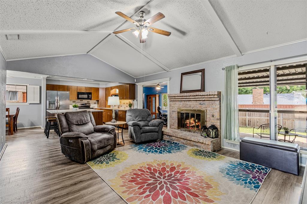 910 Meadowside Circle Property Photo 4
