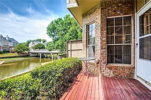 2320 Northlake Court Property Photo 1