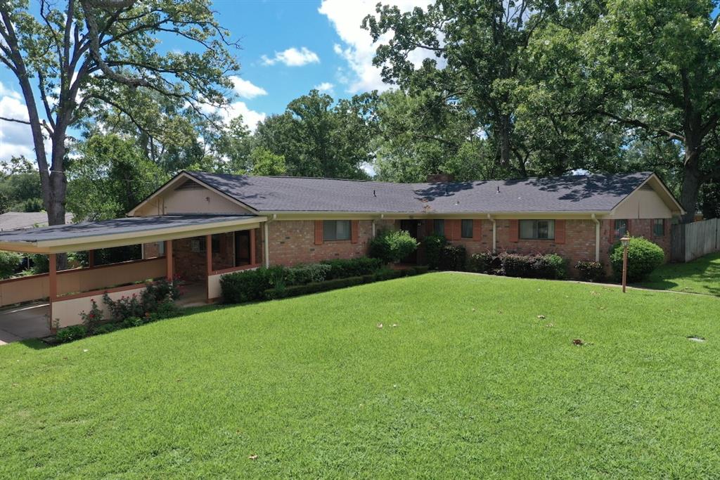 204 Crosby Drive Property Photo 1