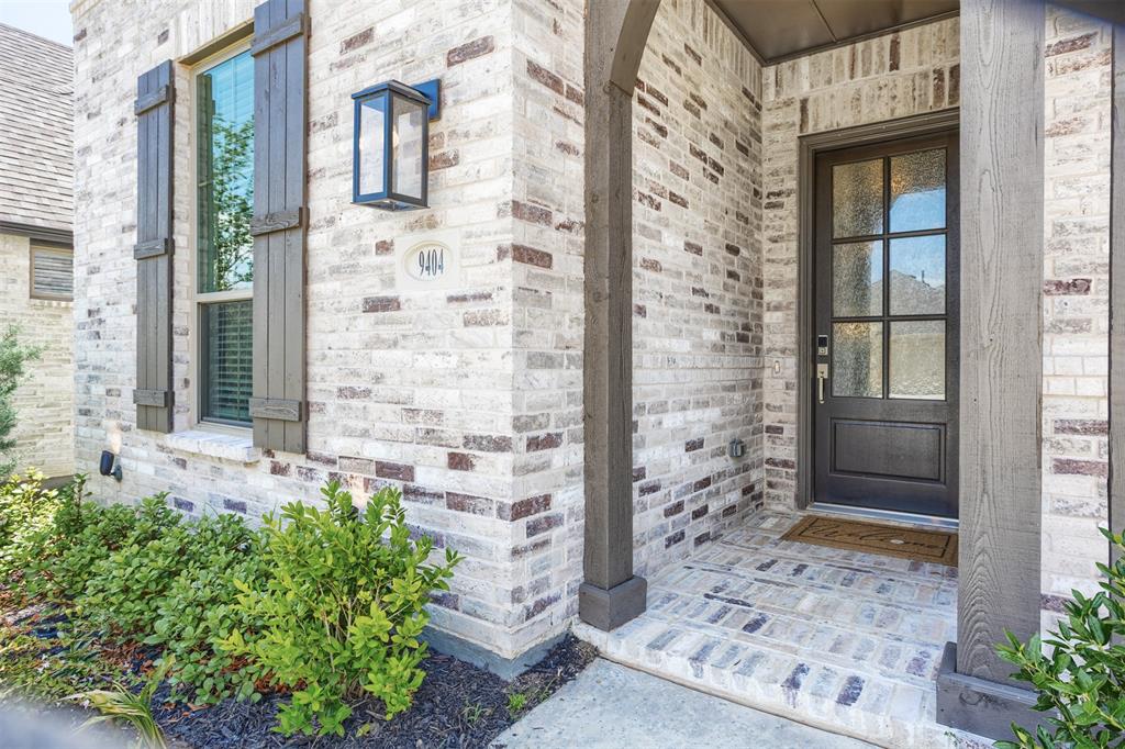 9404 Sunset Lane Property Photo 3
