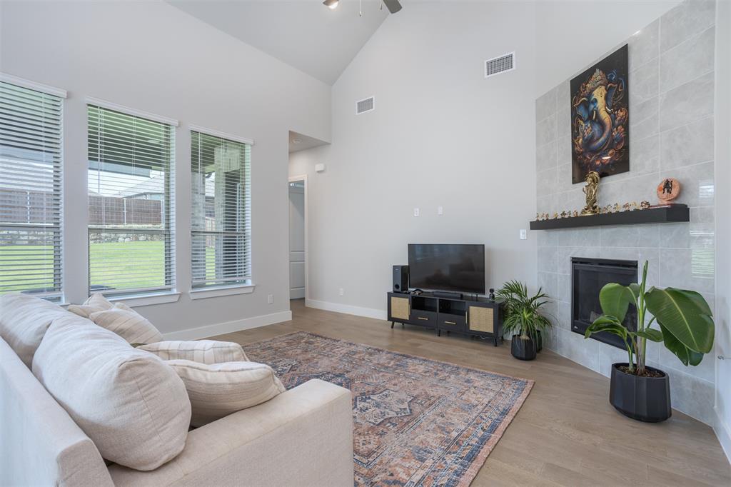9404 Sunset Lane Property Photo 7