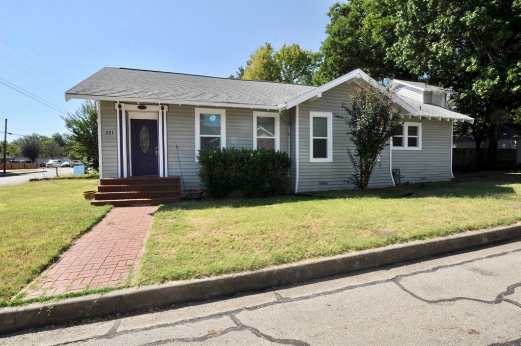 201 W Columbia Street Property Photo 1