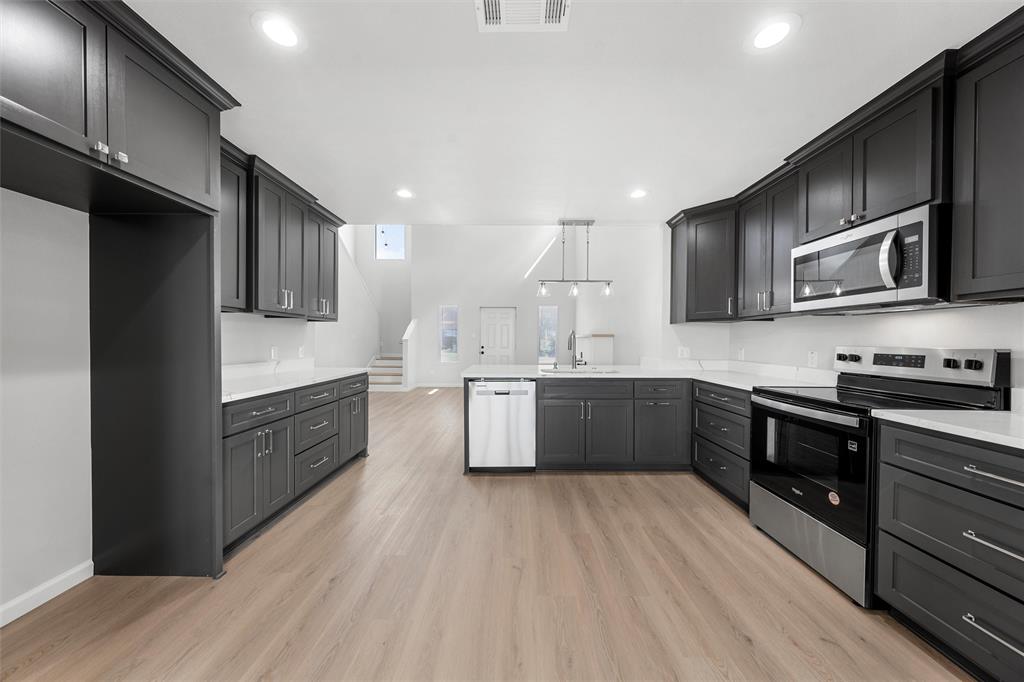 1721 Gurley Lane Property Photo 8