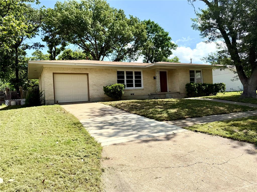 102 E Walker Avenue Property Photo 1