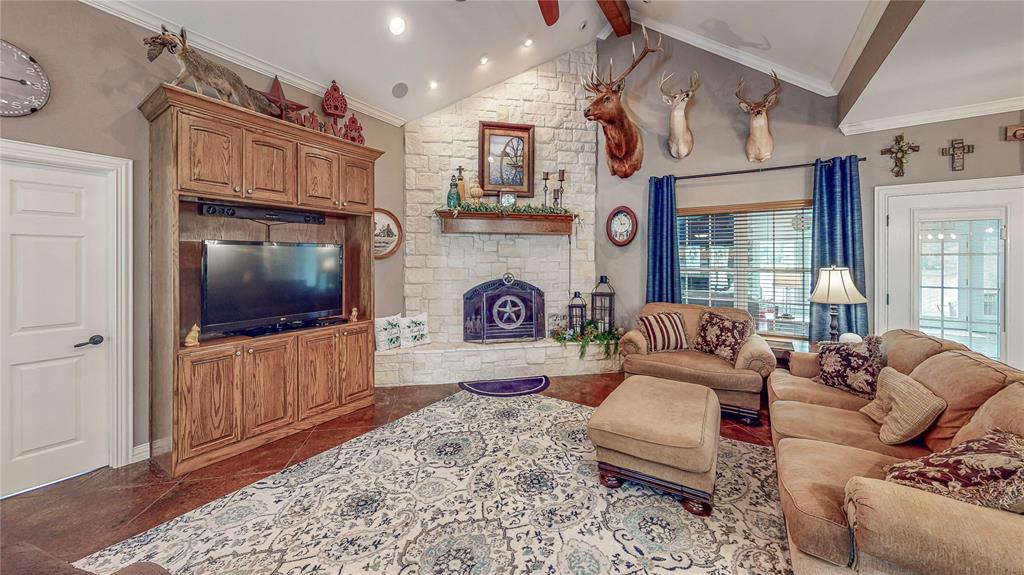 331 County Road 4847 Property Photo 6