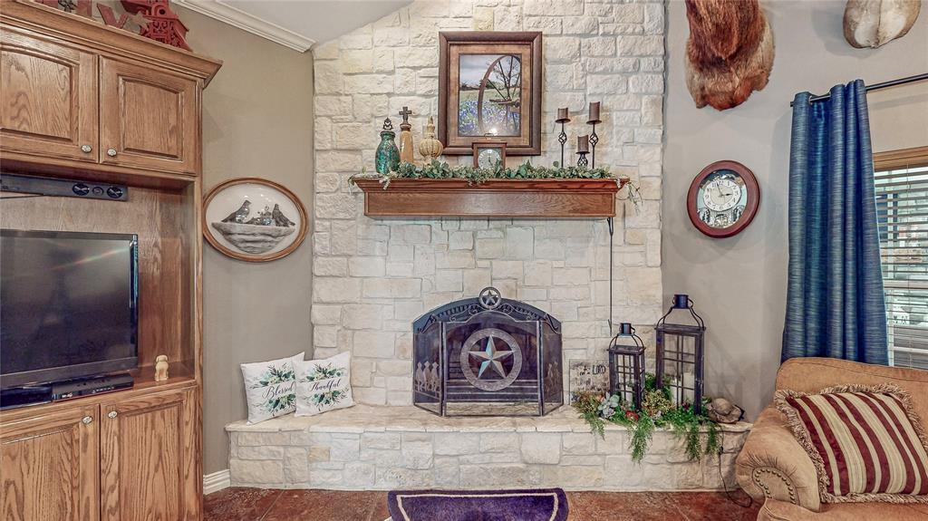 331 County Road 4847 Property Photo 7