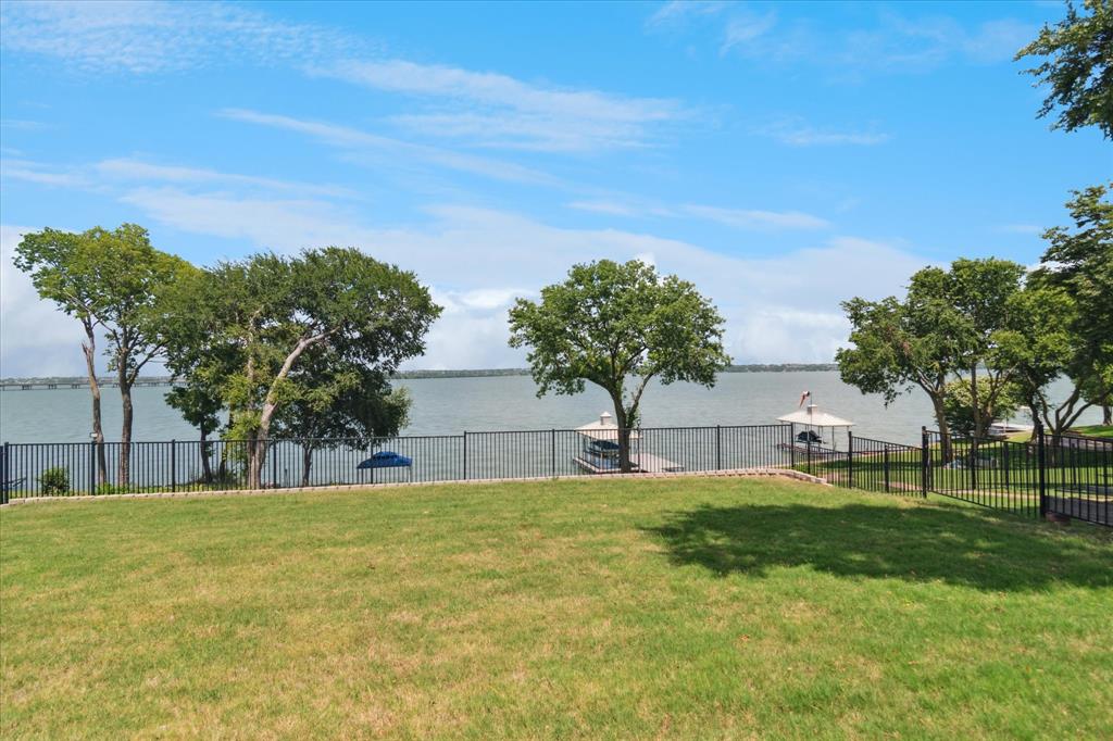 6214 Lincolnshire Lane Property Photo 1