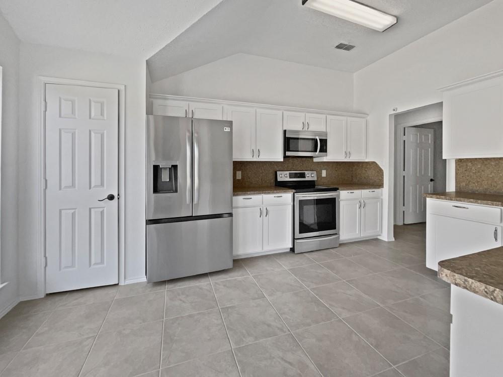 6020 Maple Leaf Drive Property Photo 6