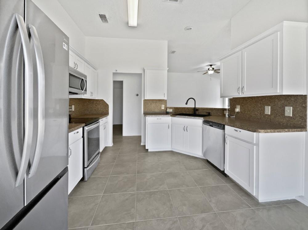 6020 Maple Leaf Drive Property Photo 10
