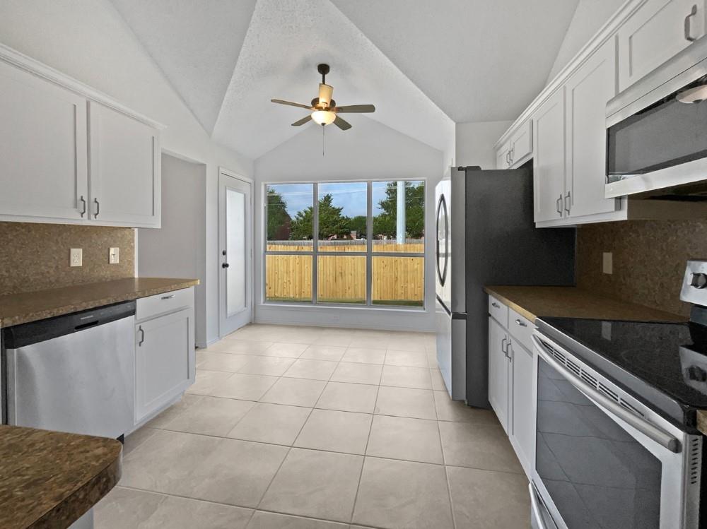6020 Maple Leaf Drive Property Photo 11