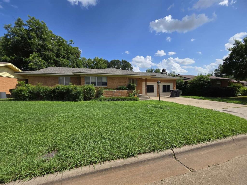 4911 Lake Park Drive Property Photo 1