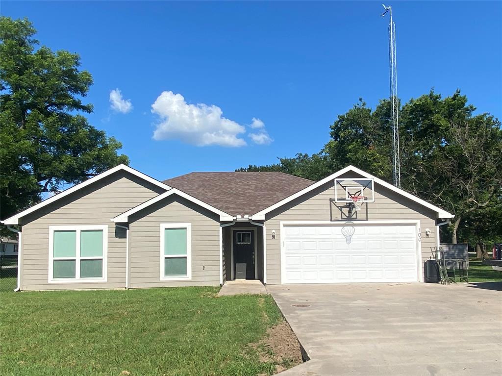 100 S Bois D Arc Property Photo 1