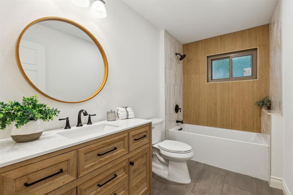 6200 Ravenswood Drive Property Photo 1