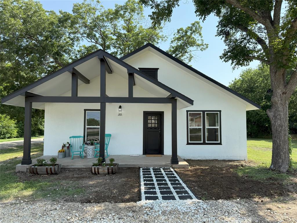 201 4th Property Photo 1