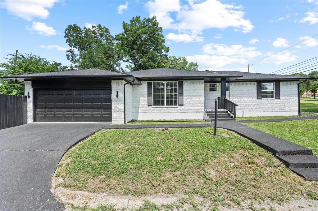 3423 W Clarendon Drive Property Photo 1
