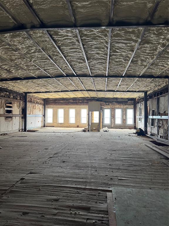 221 S Main Property Photo 3