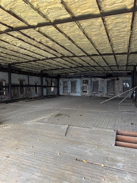 221 S Main Property Photo 4