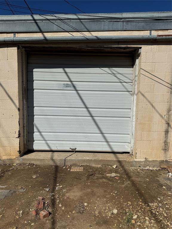 221 S Main Property Photo 11