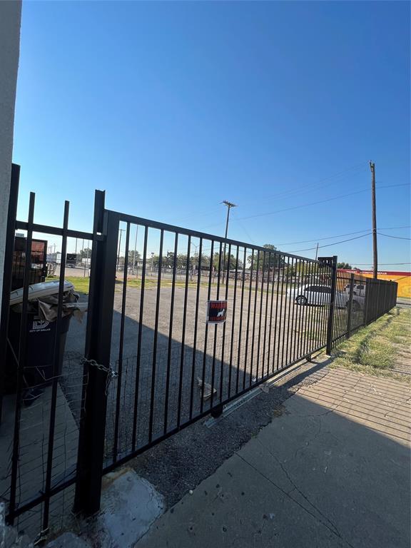 5002 E Grand Avenue Property Photo 1