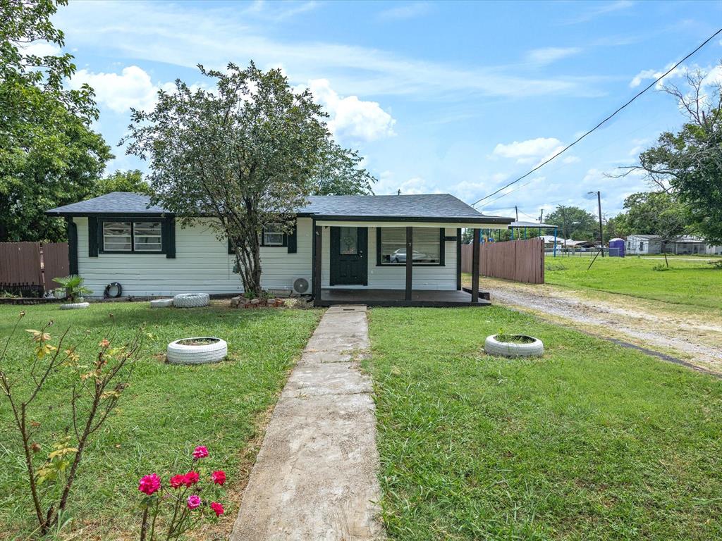 402 E Davis Avenue Property Photo 1