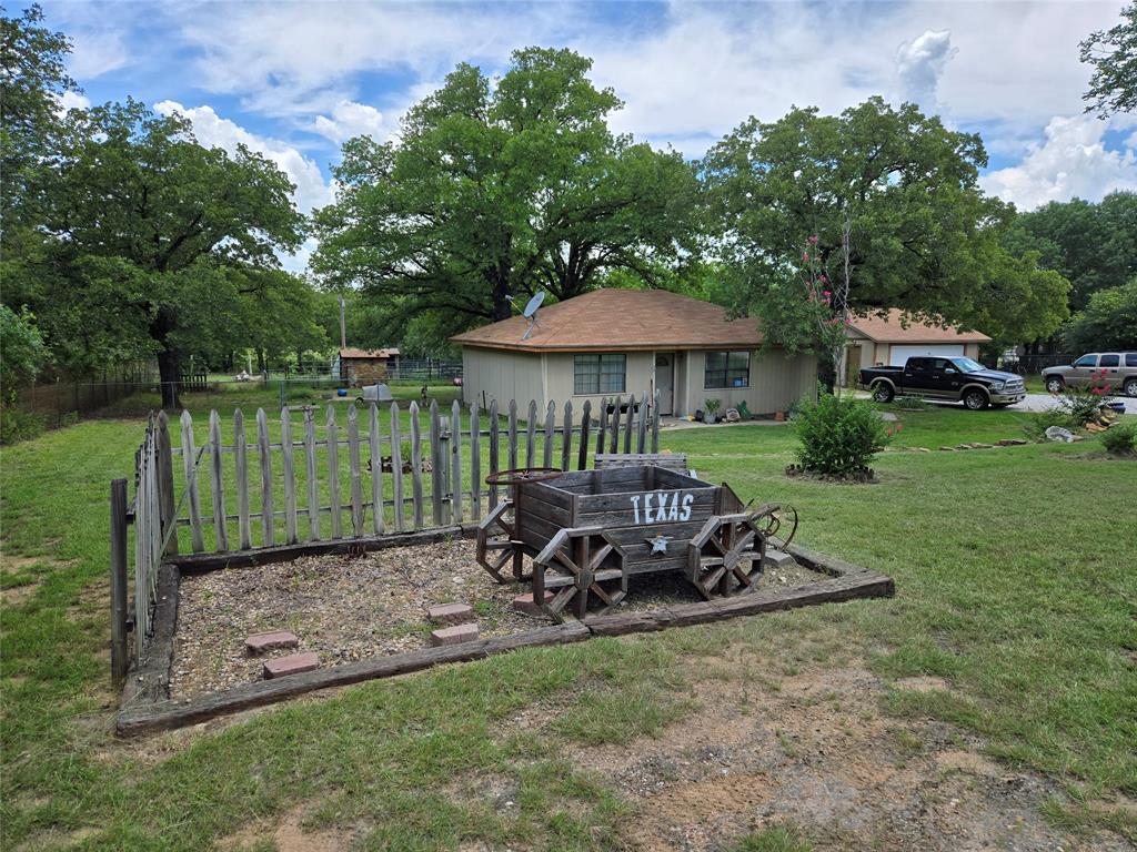 902 County Road 1653 Property Photo 1