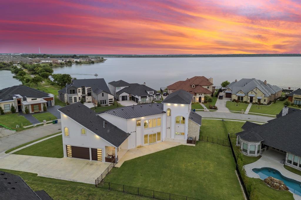 1933 Noe Boulevard Property Photo 2