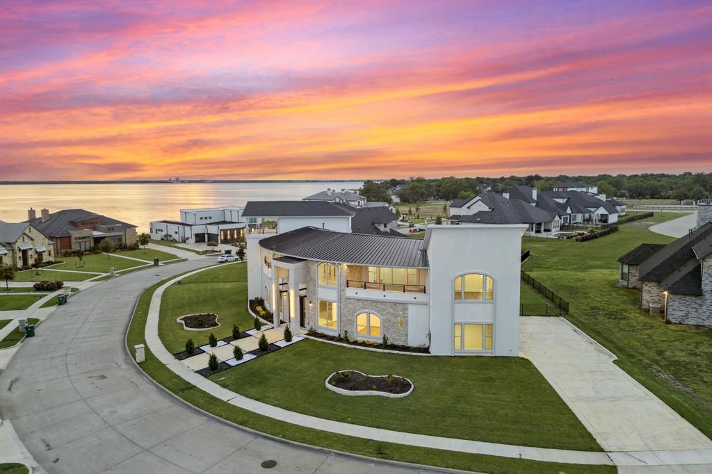 1933 Noe Boulevard Property Photo 3