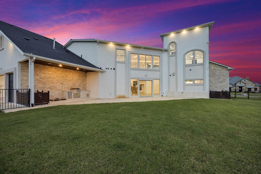 1933 Noe Boulevard Property Photo 5