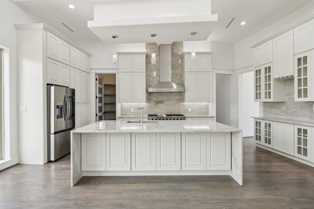 1933 Noe Boulevard Property Photo 12