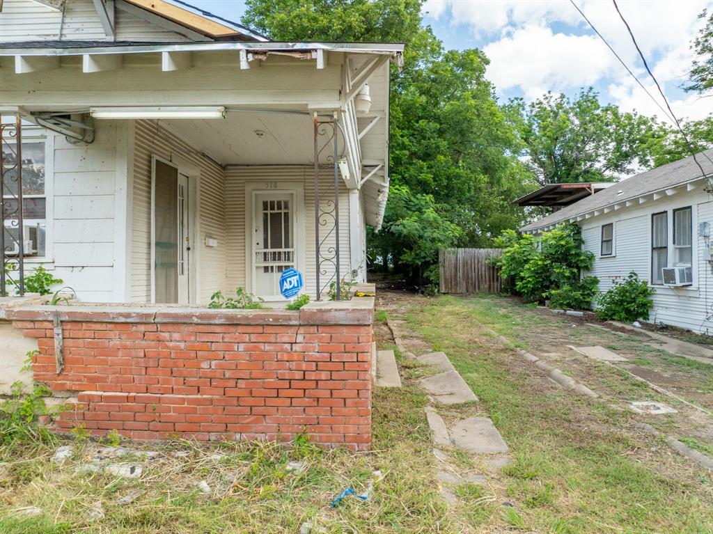 518 W Elm Street Property Photo 2