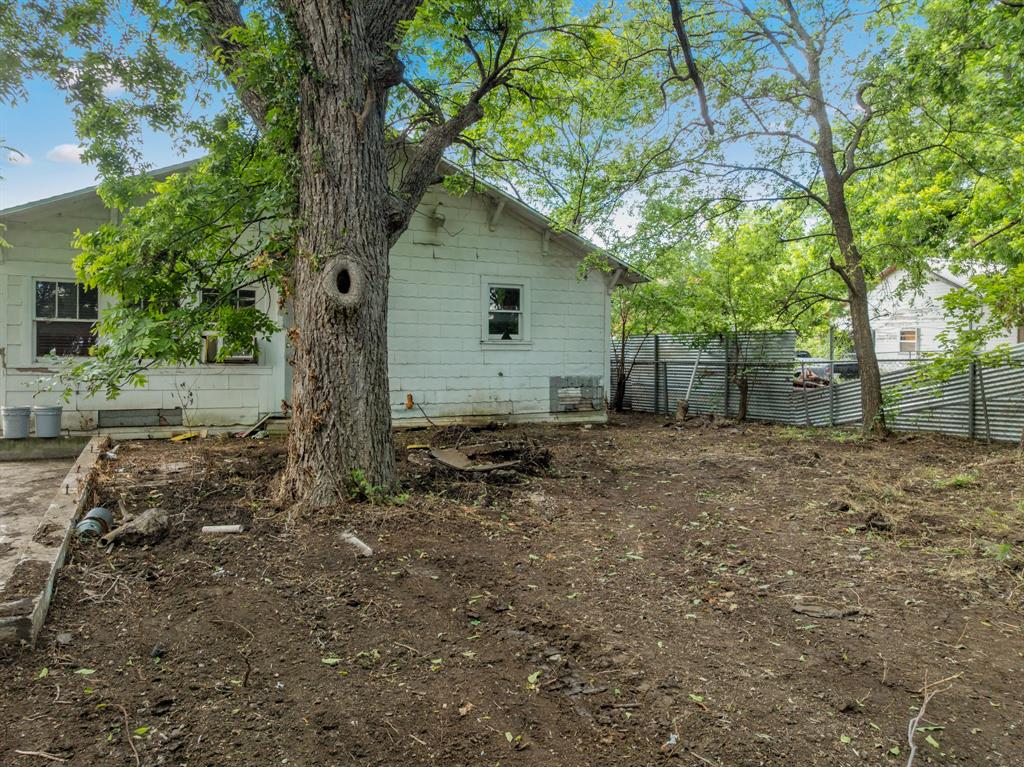 518 W Elm Street Property Photo 9