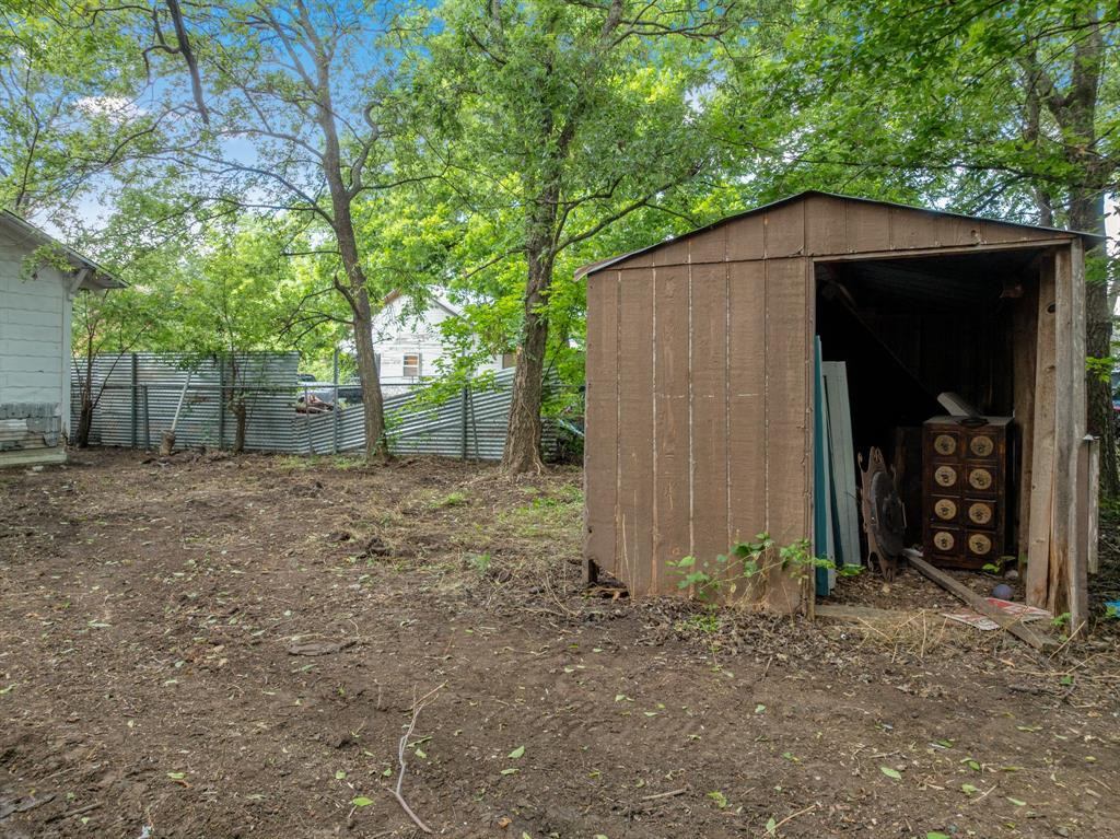 518 W Elm Street Property Photo 13
