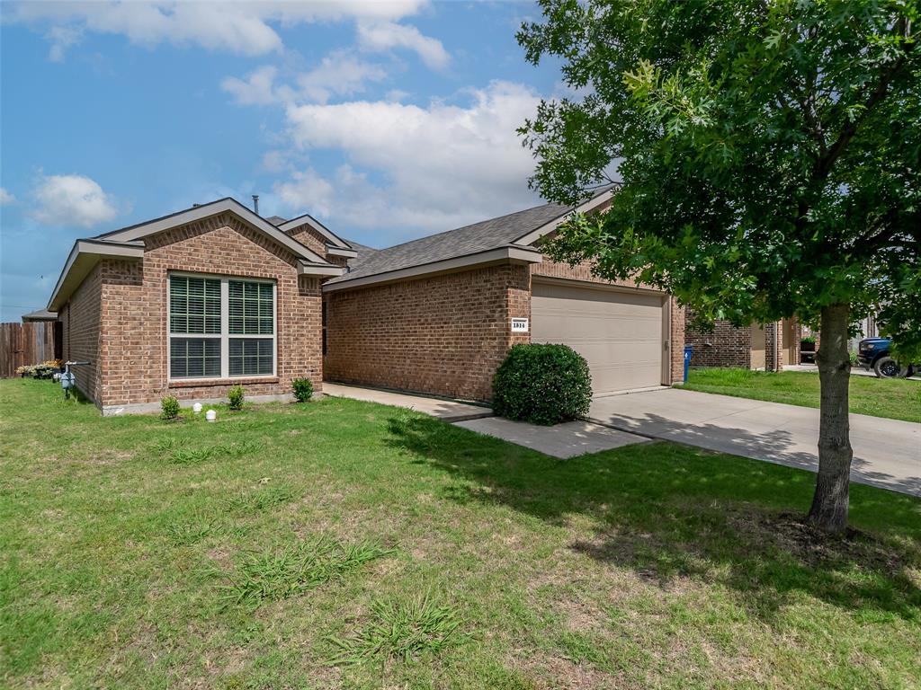 1514 Greenbrier Drive Property Photo 2