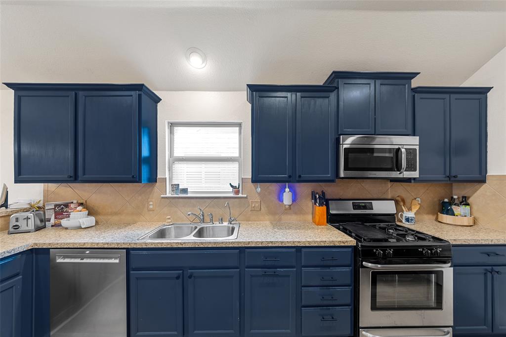 1514 Greenbrier Drive Property Photo 4
